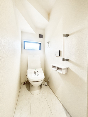 �g�C���@�g�C����1�K��2�K���ꂼ��ɔz�u����Ă��ĂƂĂ��֗��ł��B 