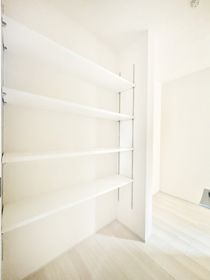 ���̑����ρ@�L�b�`���ɂ̓p���g���[�I�H�ނ̃X�g�b�N�͂������A���p�i�̎��[�Ȃǎg�����͂��낢��I