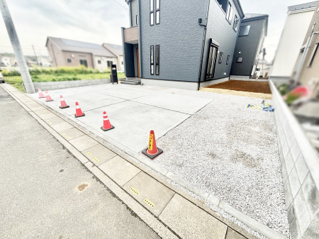 �@�ڂ̑O�����ԏꂾ�ƉJ�̓�����ʂɂ������������������֗��ł���