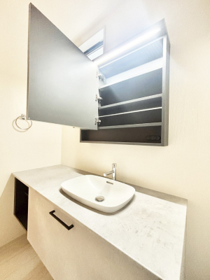 ���̑����ρ@�O�ʋ��̗��ɁA���ϕi��q���p�i�Ȃǂ����[�\�B���ʑ����������ƕۂ��܂��I