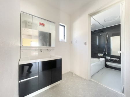 ̑@Ƃ̐ʃXy[XŒ̐gxxX[Y