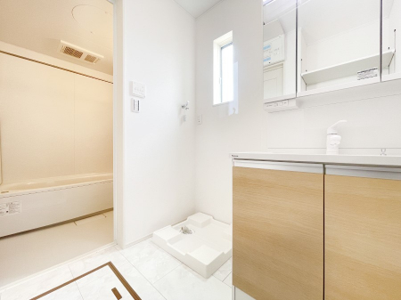 ̑@Ă̂ŎC̑ꏊłC\s܂B̐gxxCǂI