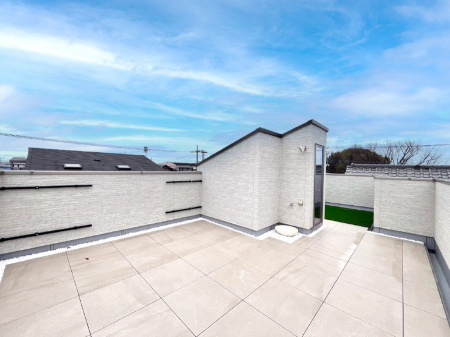 ̑ρ@eXB߂ǂA傫Ȑ󕨂LĊ܂B  