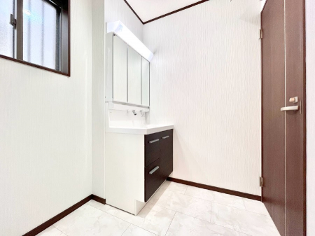 ʑEʏ@邢ʏ͖̐gxxyłႢłB