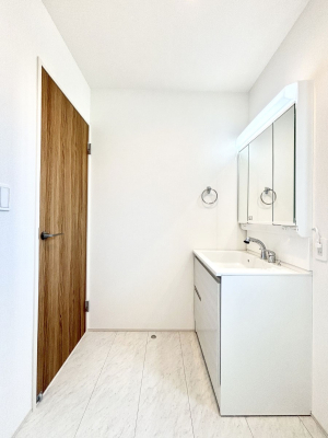 ʑEʏ@邢ʏ͖̐gxxyłႢłB