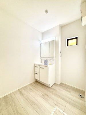 ʑEʏ@邢ʏ͖̐gxxyłႢłB