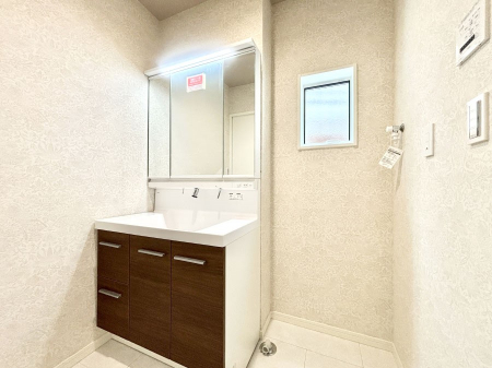 ʑEʏ@邢ʏ͖̐gxxyłႢłB