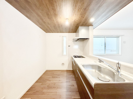 �L�b�`���@�u�₩�ȕ����ʂ蔲����L�b�`���B��������̂Ŗ��邭���C�ɂ��𗧂��܂��B