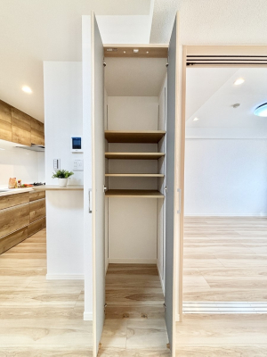 [@rO[BɎ[ƕW܂LDKXbLЕtłˁB      