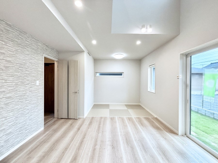 ̑ρ@Ƒ̏Ί炪RƐ܂ĂAȕ͋C̃_CjOɎdオĂ܂ 