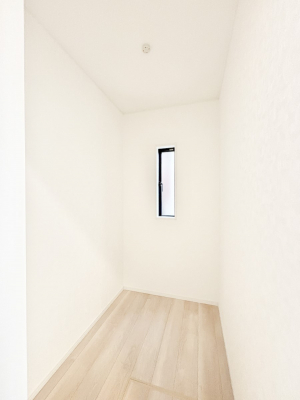 ���[�@1�K1.5���̔[�ˁB���[�͂������A�e�����[�N�⋏���ȂǑ��ʂȎg�������ł��܂��B