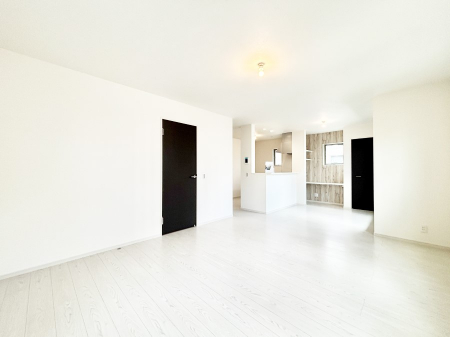 ���r���O�@���Ƒ��̓��₩�Șb�����ŕ�܂�閾�邢���r���O