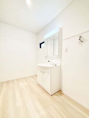 ̑@Ă̂ŎC̑ꏊłC\s܂B̐gxxCǂI