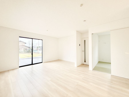 ̑ρ@Ƒ̏Ί炪RƐ܂ĂAȕ͋C̃_CjOɎdオĂ܂B