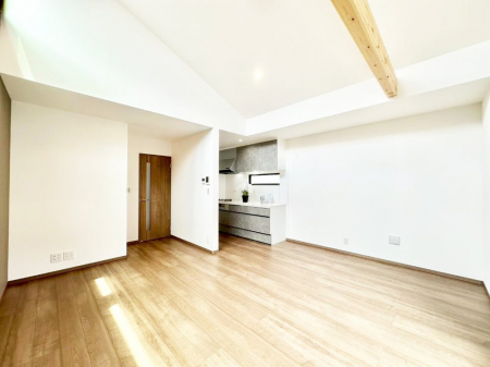 ���r���O�@���Ƒ��̓��₩�Șb�����ŕ�܂�閾�邢���r���O