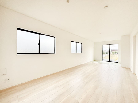 ̑ρ@Ƒ̏Ί炪RƐ܂ĂAȕ͋C̃_CjOɎdオĂ܂B