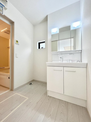 ̑@Ă̂ŎC̑ꏊłC\s܂B̐gxxCǂI