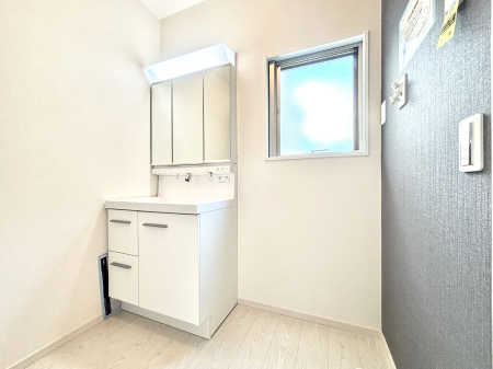 ʑEʏ@邢ʏ͖̐gxxyłႢłB