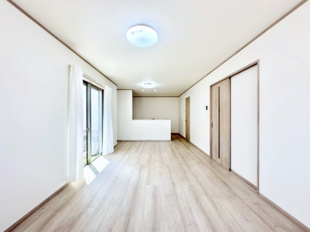 ̑ρ@Ƒ̏Ί炪RƐ܂ĂAȕ͋C̃_CjOɎdオĂ܂B