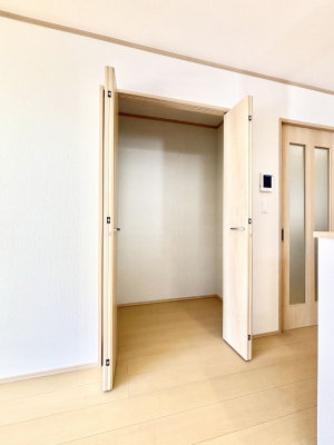 ̑ρ@rO[BɎ[ƕW܂LDKXbLЕtłˁB  