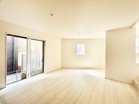 ̑ρ@Ƒ̏Ί炪RƐ܂ĂAȕ͋C̃_CjOɎdオĂ܂B