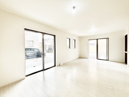 ̑ρ@Ƒ̏Ί炪RƐ܂ĂAȕ͋C̃_CjOɎdオĂ܂B