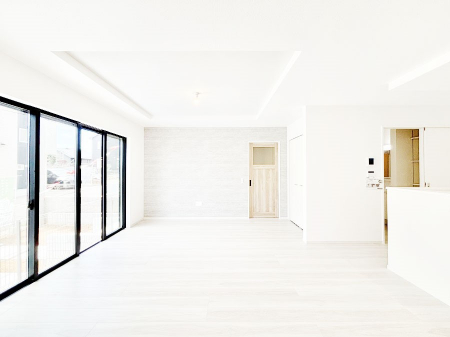 ̑ρ@Ƒ̏Ί炪RƐ܂ĂAȕ͋C̃_CjOɎdオĂ܂B