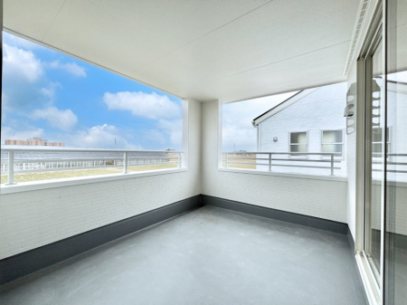 �o���R�j�[�@�C���i�[�o���R�j�[�Ȃ̂ŉJ�ł����󕨂����������o���āA���ʂ�������̂Ŋ������ǂ��A�������X�y�[�X�Ƃ��ďd�󂵂܂��B 