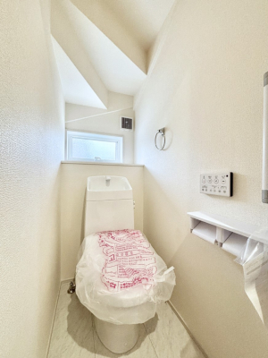 �g�C���@�g�C����1�K��2�K���ꂼ��ɔz�u����Ă��ĂƂĂ��֗��ł��B 