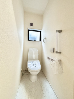 �g�C���@�g�C����1�K��2�K���ꂼ��ɔz�u����Ă��ĂƂĂ��֗��ł��B 