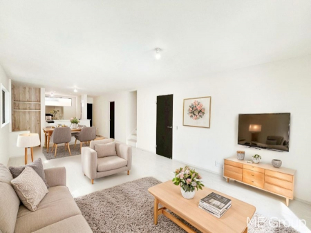 rO@Ƃ肠LrO͉Ƒ݂Ȃ̌e̋Ԃł@ƋCGł