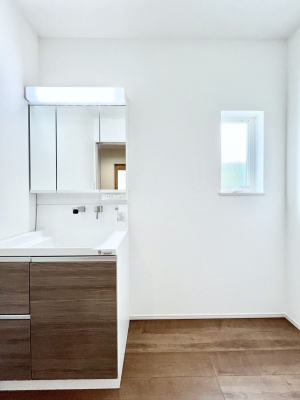 ʑEʏ@邢ʏ͖̐gxxyłႢłB