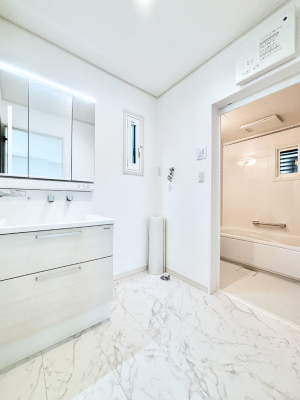 ̑@Ă̂ŎC̑ꏊłC\s܂B̐gxxCǂI