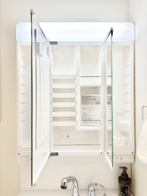 ���̑����ρ@�O�ʋ��̗��ɁA���ϕi��q���p�i�Ȃǂ����[�\�B���ʑ����������ƕۂ��܂��I