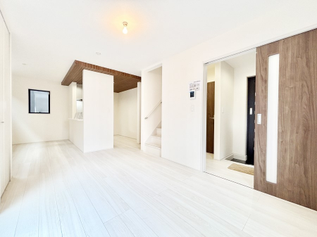 ���r���O�@���Ƒ��̓��₩�Șb�����ŕ�܂�閾�邢���r���O