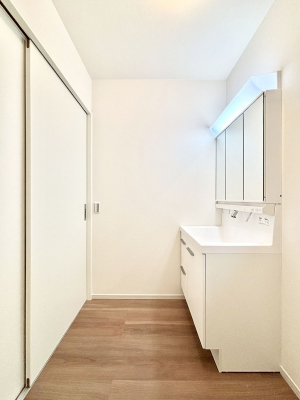 ʑEʏ@邢ʏ͖̐gxxyłႢłB