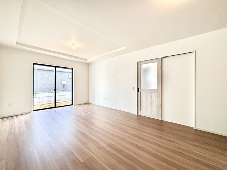 ̑ρ@Ƒ̏Ί炪RƐ܂ĂAȕ͋C̃_CjOɎdオĂ܂B