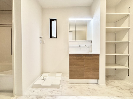 ̑@Ă̂ŎC̑ꏊłC\s܂B̐gxxCǂI