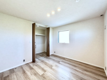 �Q���@�N���[�[�b�g�t���̂������ŏ[�������v���C�x�[�g���Ԃ��߂����܂��B