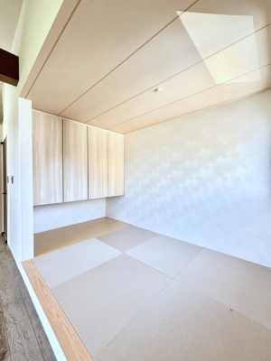 ���̑����ρ@���r���O�ɏ��オ��̘a���X�y�[�X�B�����̕�炵�Ɉ��炬�������炵�Ă���܂��B    