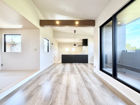 ���̑����ρ@���Ƒ��̉�b���͂��ށA�J���I�ȃ_�C�j���O