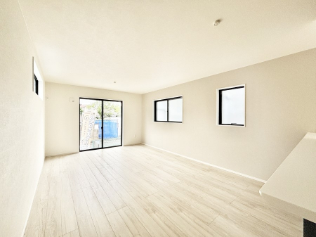 ̑ρ@Ƒ̏Ί炪RƐ܂ĂAȕ͋C̃_CjOɎdオĂ܂B