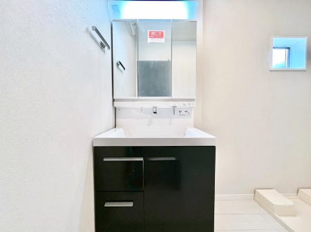 ʑEʏ@邢ʏ͖̐gxxyłႢłB