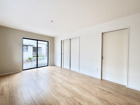 ̑ρ@Ƒ̏Ί炪RƐ܂ĂAȕ͋C̃_CjOɎdオĂ܂ 