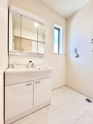 ̑@Ă̂ŎC̑ꏊłC\s܂B̐gxxCǂI