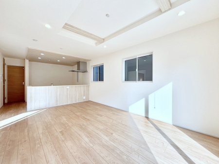 ̑ρ@Ƒ̏Ί炪RƐ܂ĂAȕ͋C̃_CjOɎdオĂ܂ 