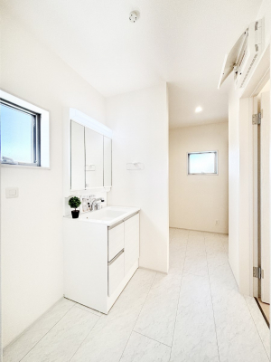 ̑@Ă̂ŎC̑ꏊłC\s܂B̐gxxCǂI