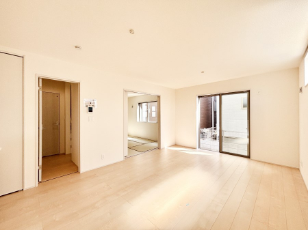 ̑ρ@Ƒ̏Ί炪RƐ܂ĂAȕ͋C̃_CjOɎdオĂ܂B