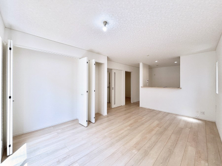 ̑ρ@Ƒ̏Ί炪RƐ܂ĂAȕ͋C̃_CjOɎdオĂ܂ 