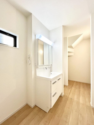 ʑEʏ@邢ʏ͖̐gxxyłႢłB